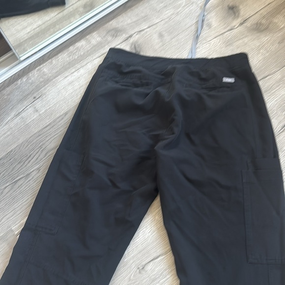 FIGS Scrub Bottoms - Picture 4 of 4